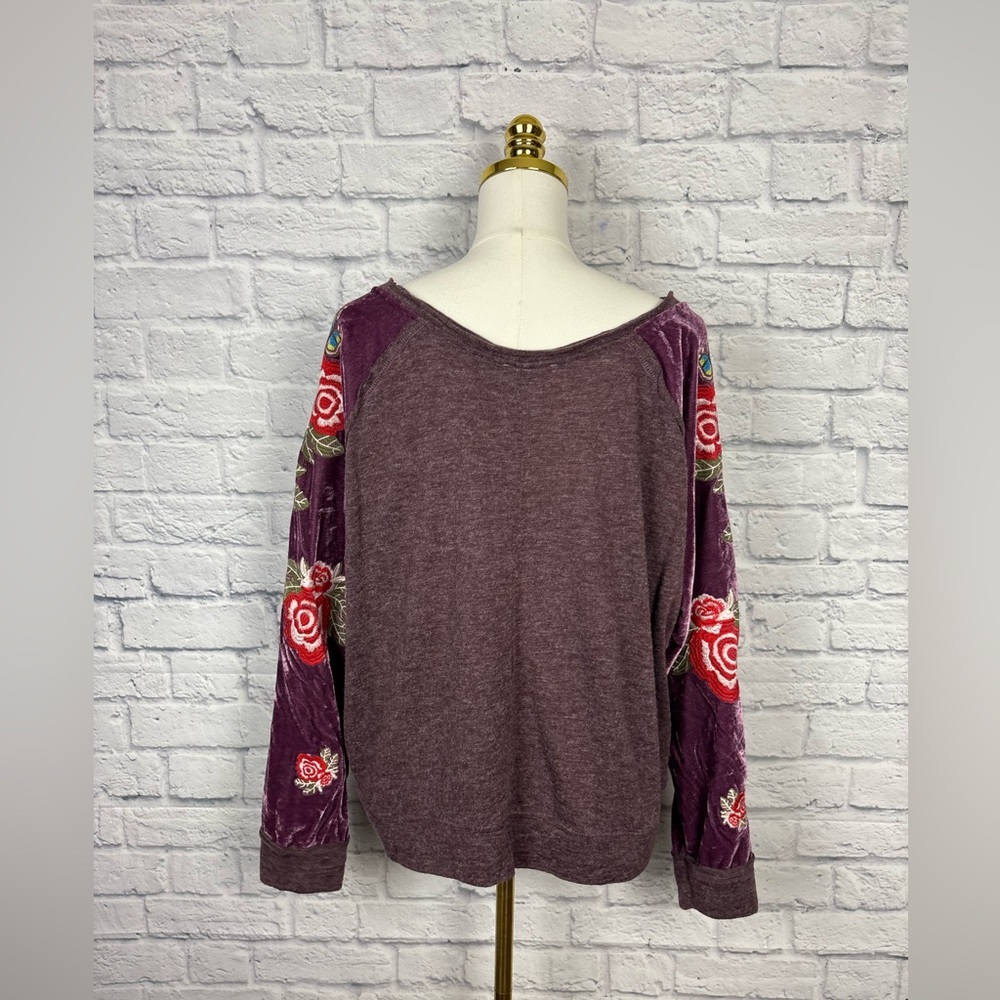 Umgee Scoop Neck Floral Embroidered Velvet Sleeves top size S - Picture 5 of 7